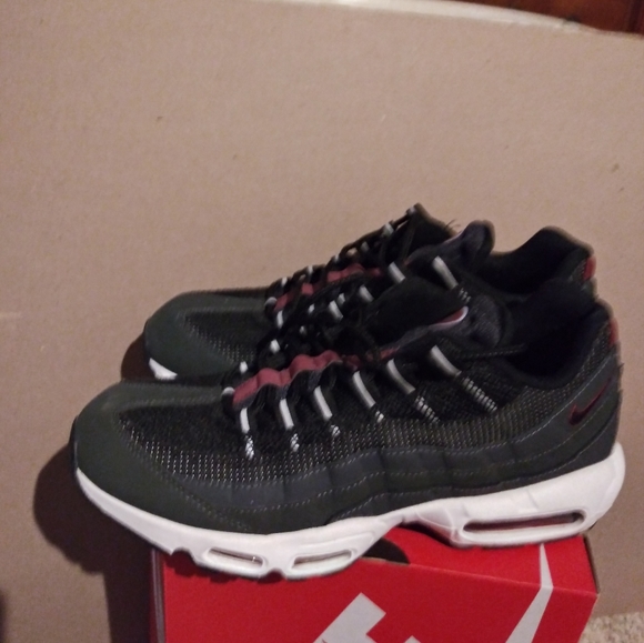 Nike Air Max 95 Essential - Picture 6 of 9